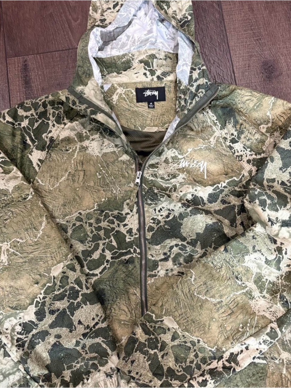 Stussy realtree wav3 beach shell "wave hillside" Size M. Sold out. One of one